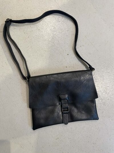 Kuvertväska med spänne