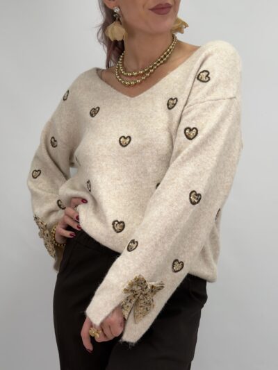 Tröja med hjärtbrodyr